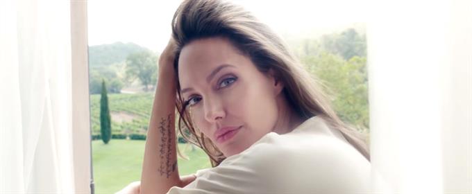 Реклама Mon Guerlain з Анджеліною Джолі