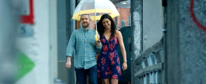 Мартін Фріман і Морена Баккарін закохуються в трейлері комедії «Ода радості»