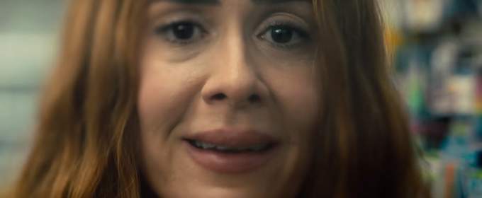 Сара Полсон играет гиперзаботливую мать в трейлере хоррора «Беги»