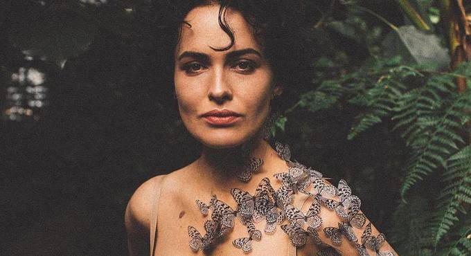 Даша Астаф'єва знялася в романтичній фотосесії з метеликами
