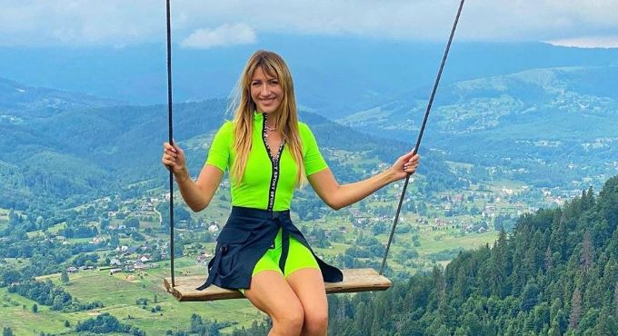 «Le Маршрутка»: Леся Нікітюк покаталася на найвищій гойдалці в Карпатах на зйомках 2 сезону
