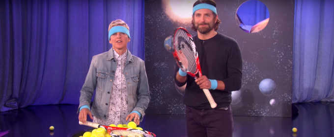 Брэдли Купер и Эллен ДеДженерес играют в космический теннис