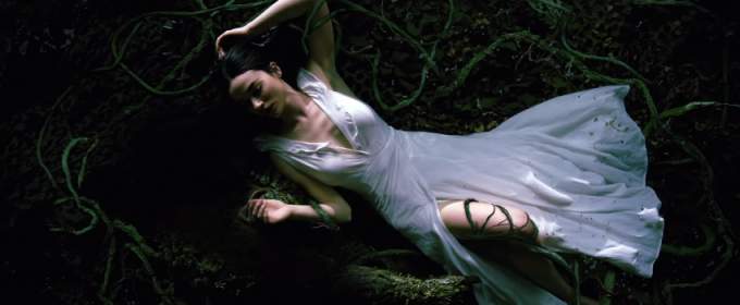 Крістал Рід занурюється в болото в новому промо серіалу «Болотна тварюка»