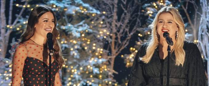 Ліа Мішель і Келлі Кларксон співають дуетом «White Christmas»