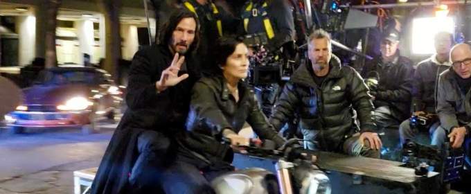 Видео дня: Киану Ривз и Кэрри-Энн Мосс едут на мотоцикле на съемках фильма «Матрица 4»